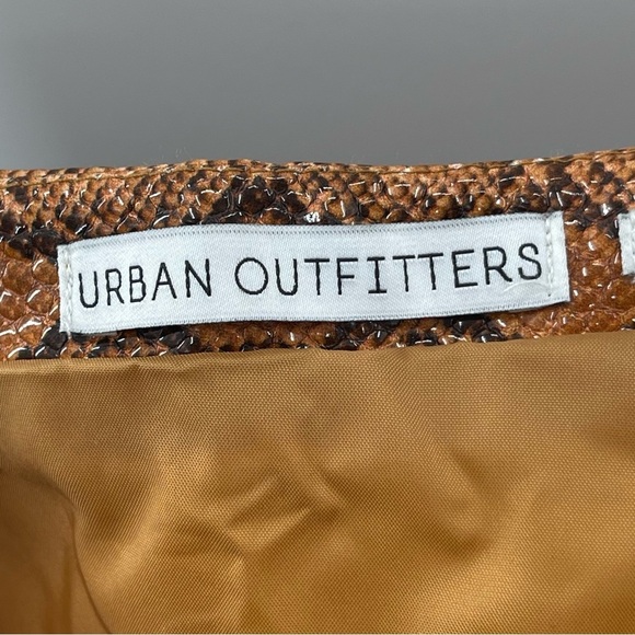 NWT URBAN OUTFITTERS Bobbi Snake Print Notched Mini
Skirt Size Medium - Picture 11 of 16